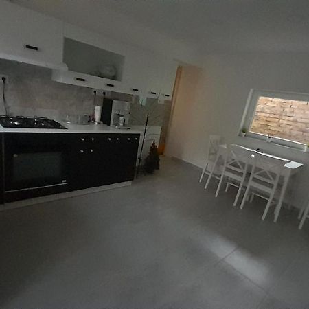 Horvath Apartman Apartment Кестели Екстериор снимка