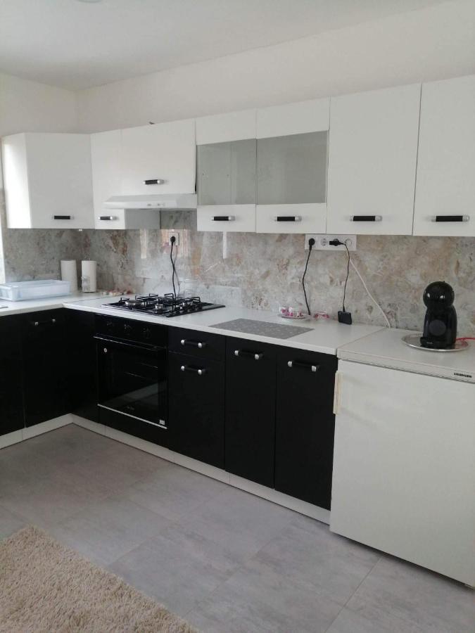 Horvath Apartman Apartment Кестели Екстериор снимка