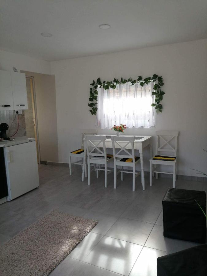 Horvath Apartman Apartment Кестели Екстериор снимка